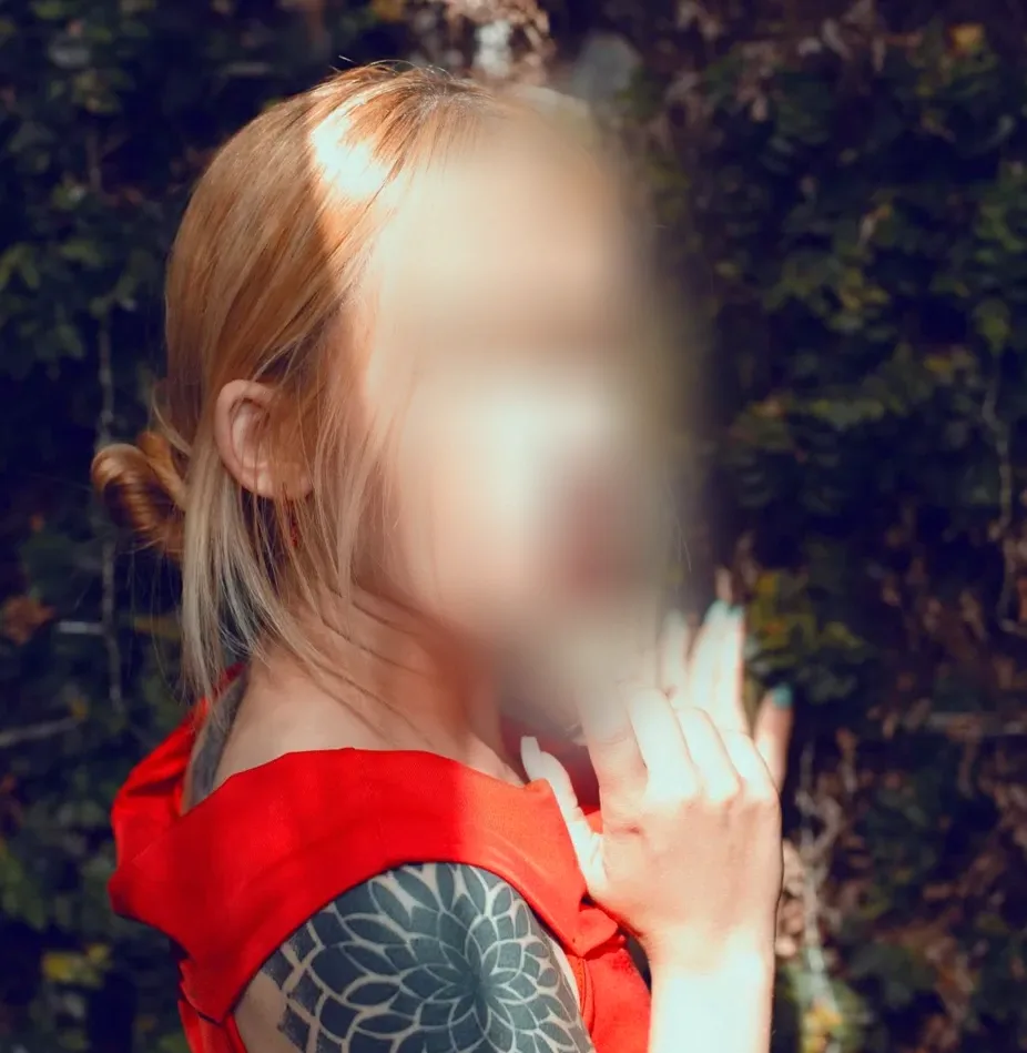 Emma, 26