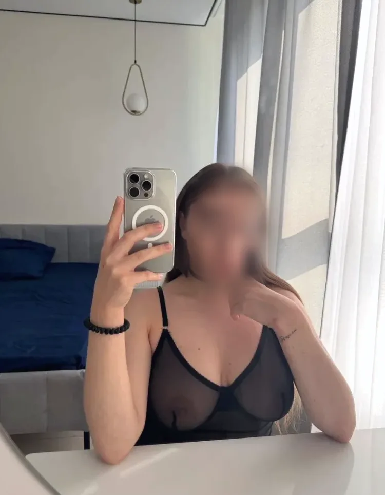 Fiona, 23