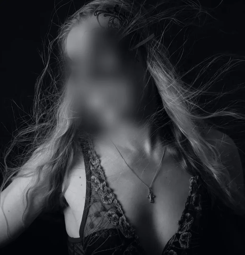 Rosa, 34