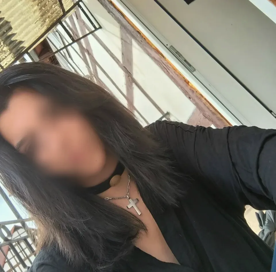 Zeynep, 28